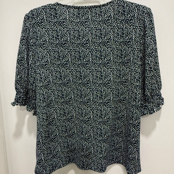 2 Pretty Summer Elbow Sleeve Tops, Size Large - Picture 5 of 5